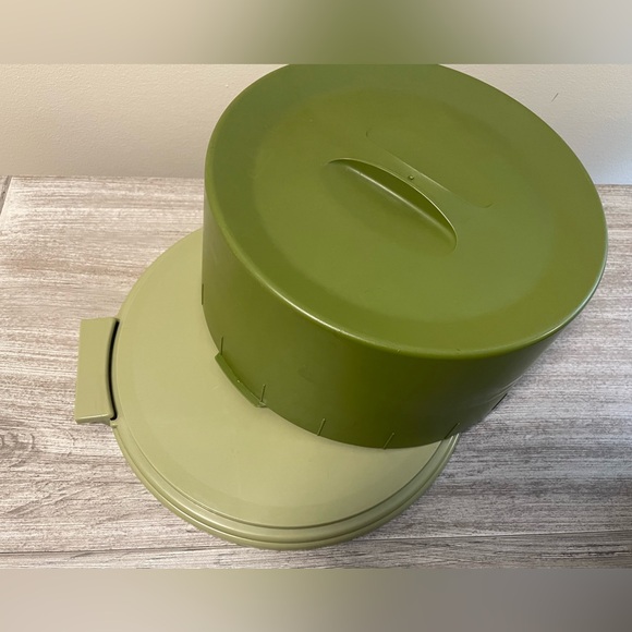 Vintage Cake Carrier with Daisy Design similar to Tupperware MCM - Picture 5 of 8